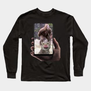 CAT SELFIE WITH BIGFOOT Long Sleeve T-Shirt